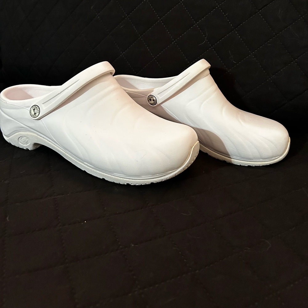 White, size 11 Anywear slip-on shoes. Nurse, medical, easy to clean